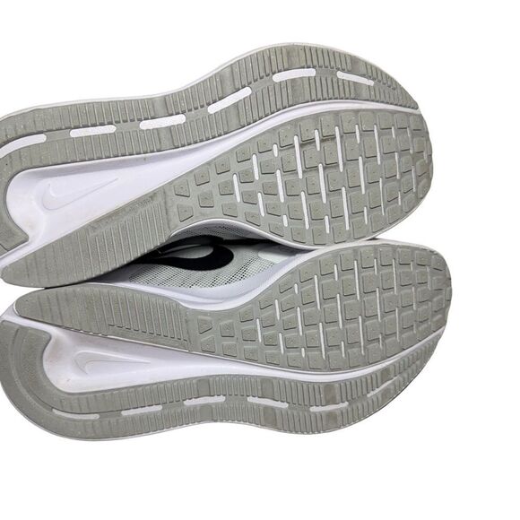 Nike light grey Men\'s White Running Shoes size 8.5 main image 5